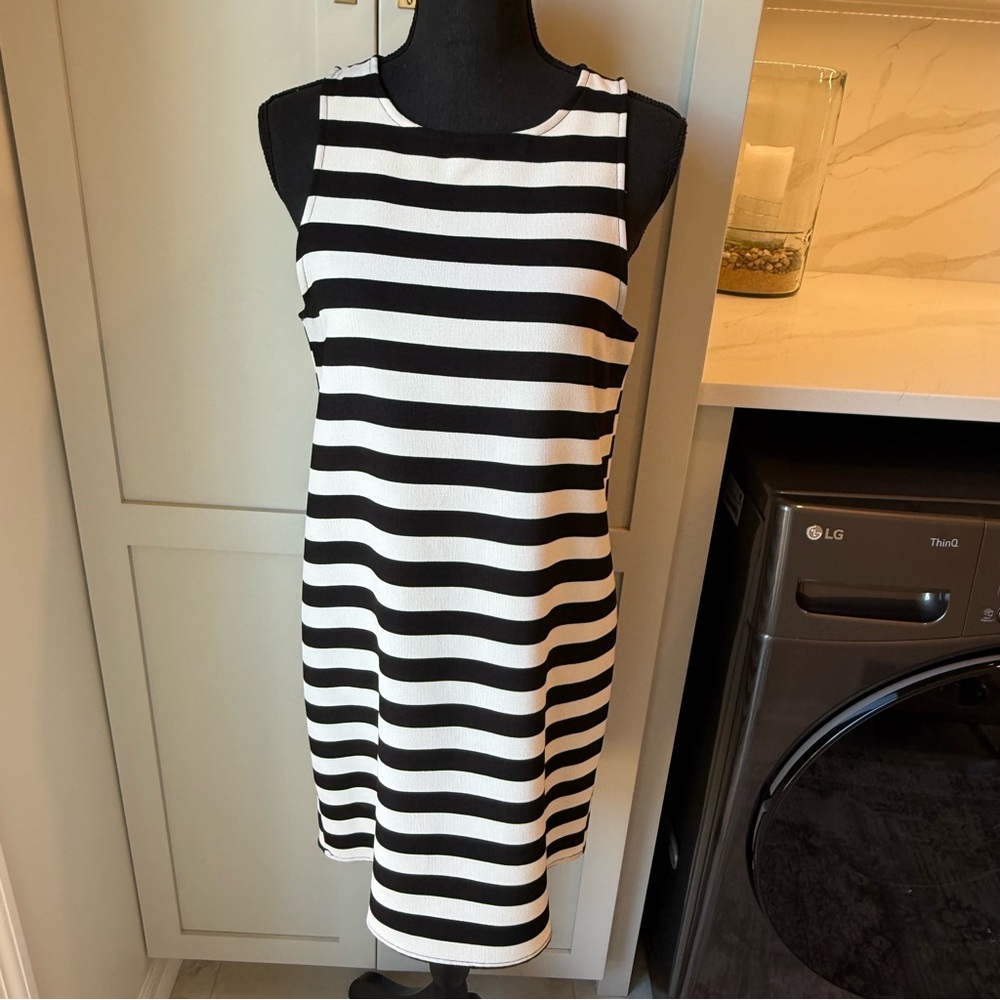 Everly Dress Striped High Neck Black Cream Short Sheath Sz M Made In USA! EUC!